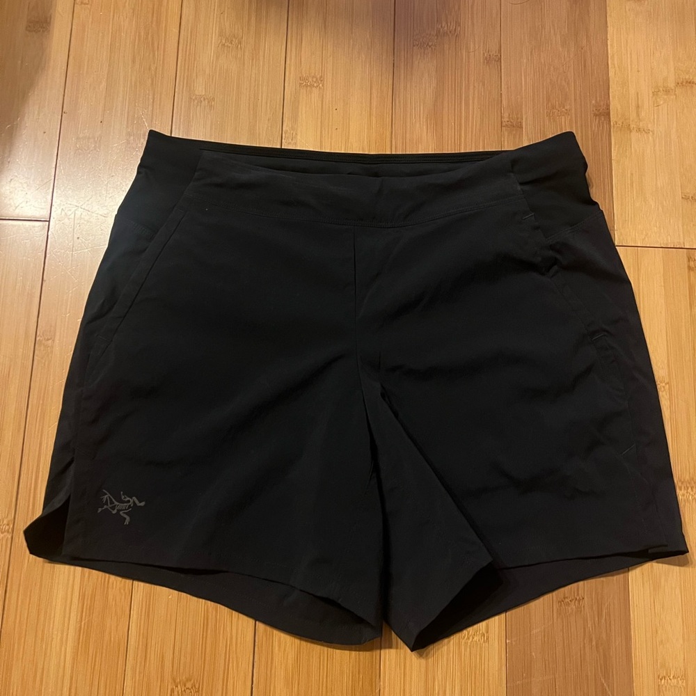 Arc’teryx Women’s Shorts NEVER WORN  - Size Small